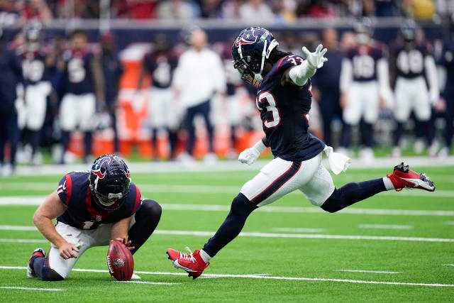 Texans running back Dare Ogunbowale kicks a field goal during the fourth quarter against the Tampa Bay Buccaneers at NRG Stadium.
